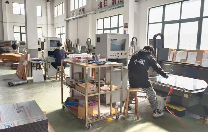 色多多官网下载板加工车间
