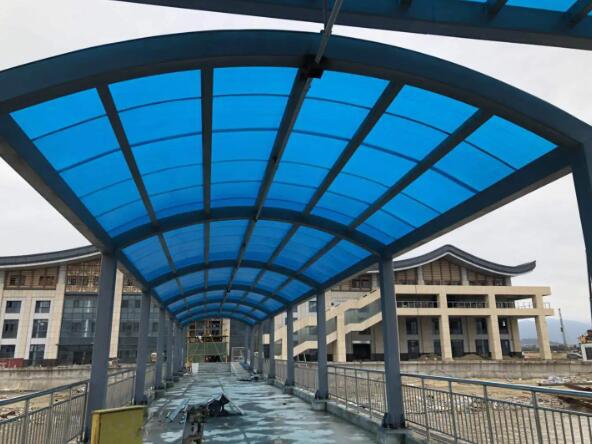 色多多官网下载耐力板雨棚的优势有哪些？