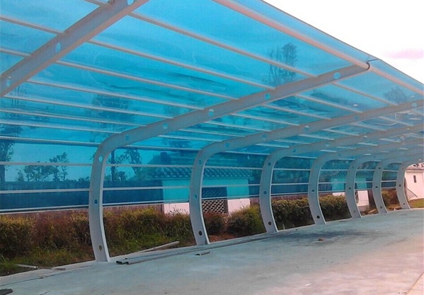 车棚雨棚色多多官网下载耐力板的厚度和抗风能力